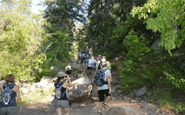 10 Things To Do Before Leaving For An Adventure! Group Hiking